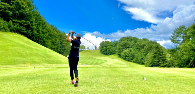 ゴルフ場をラウンドして特訓